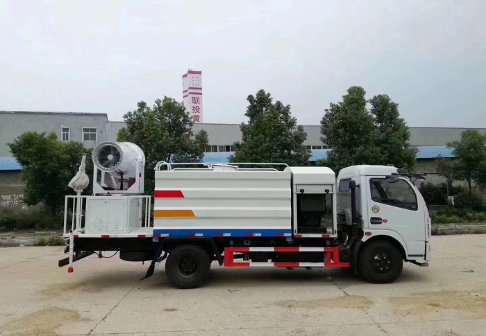 東風(fēng)大多利卡D7多功能抑塵車圖片