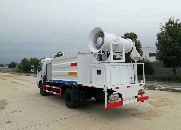 東風(fēng)大多利卡D7多功能抑塵車圖片