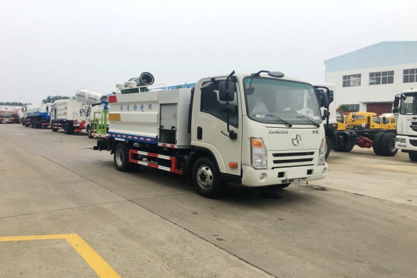 大運多功能抑塵車(5噸、30米霧炮機)