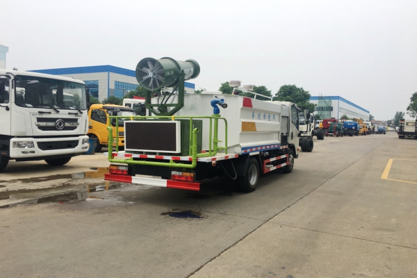 大運多功能抑塵車(5噸、30米霧炮機)圖片