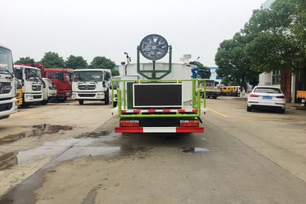 大運多功能抑塵車(5噸、30米霧炮機)圖片