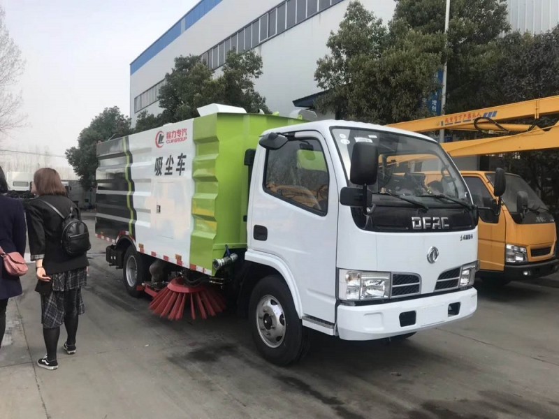 東風小多利卡5方吸塵車