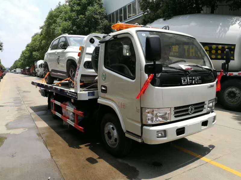 東風(fēng)多利卡藍(lán)牌一拖二清障車