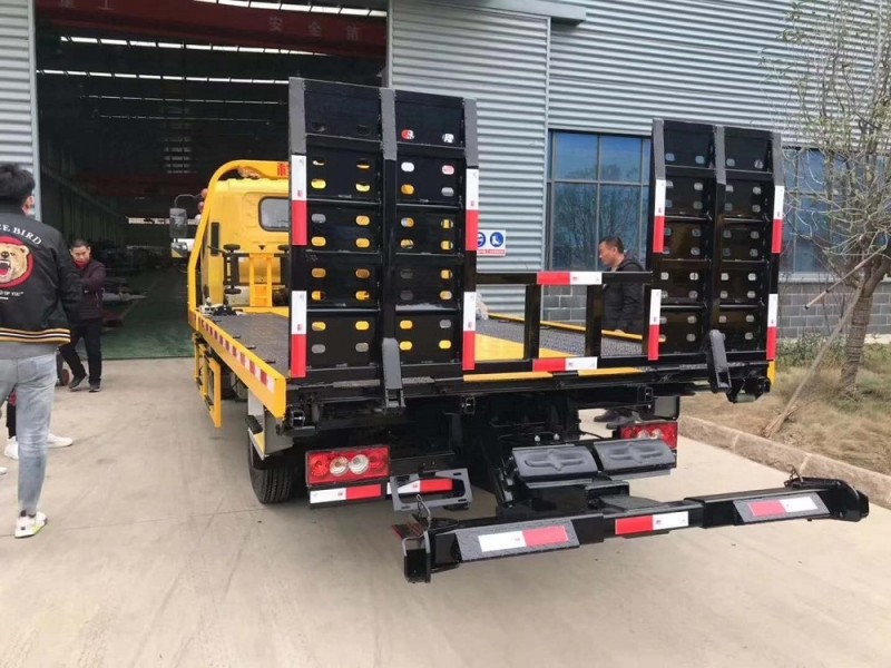 東風(fēng)多利卡藍(lán)牌一拖二清障車