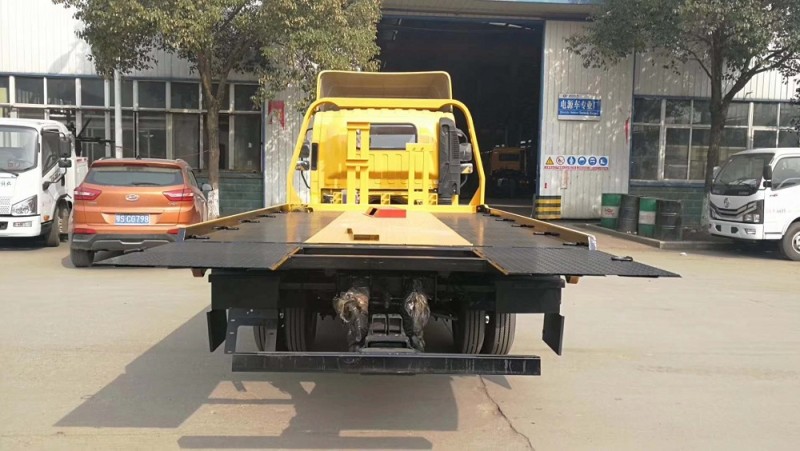 東風(fēng)多利卡藍(lán)牌一拖二清障車