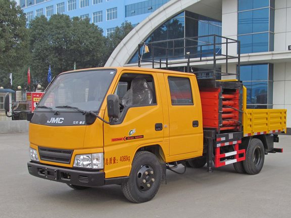 江鈴雙排座8-10米平臺(tái)升降高空作業(yè)車圖片