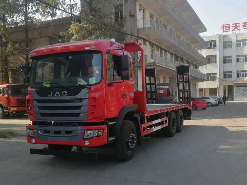 江淮后八輪平板運(yùn)輸車(chē) 江淮后八輪平板運(yùn)輸車(chē)圖片