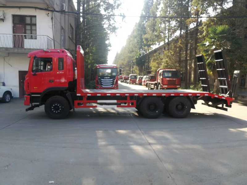 江淮后八輪平板運(yùn)輸車(chē) 江淮后八輪平板運(yùn)輸車(chē)圖片