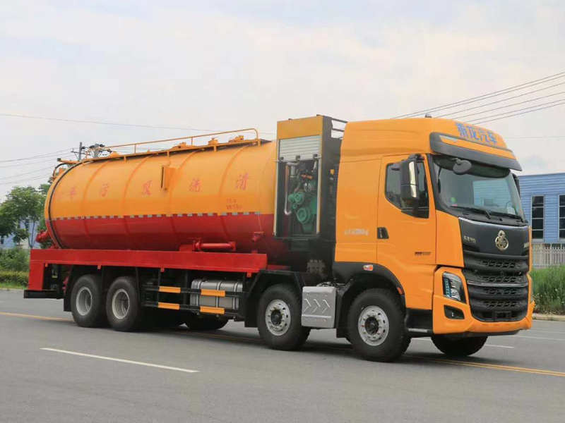 柳汽前四后八清洗吸污車